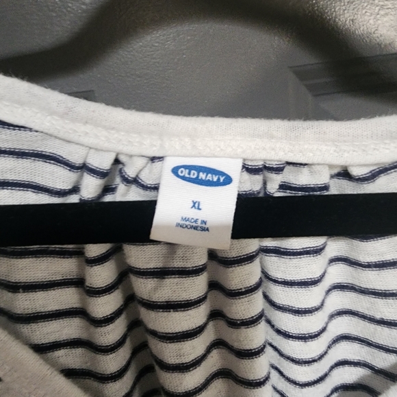 Black stripped tshirt old navy - Picture 2 of 4